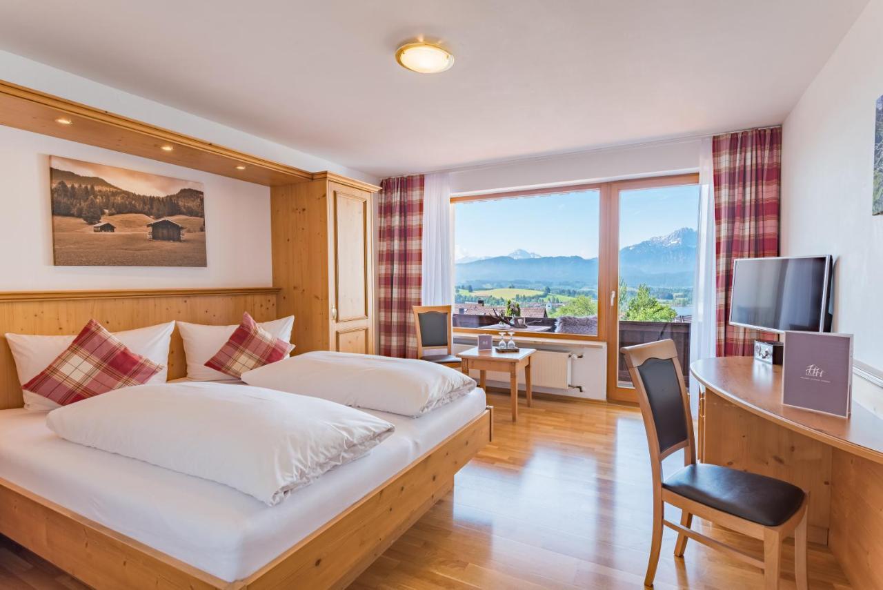 Hartungs Hoteldorf 福森 外观 照片